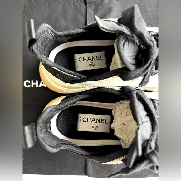 CHANEL Mixed Fiber Sneakers 37.5 White - Picture 4 of 9